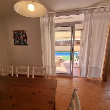 Semesterbostad Casa En El Corazon De L'escala Con Terraza - Hisp-236-11